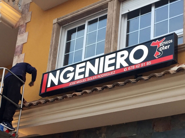 Rótulo luminoso instalación